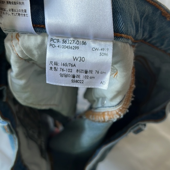 Levi tie dye Jean shorts - Picture 4 of 4